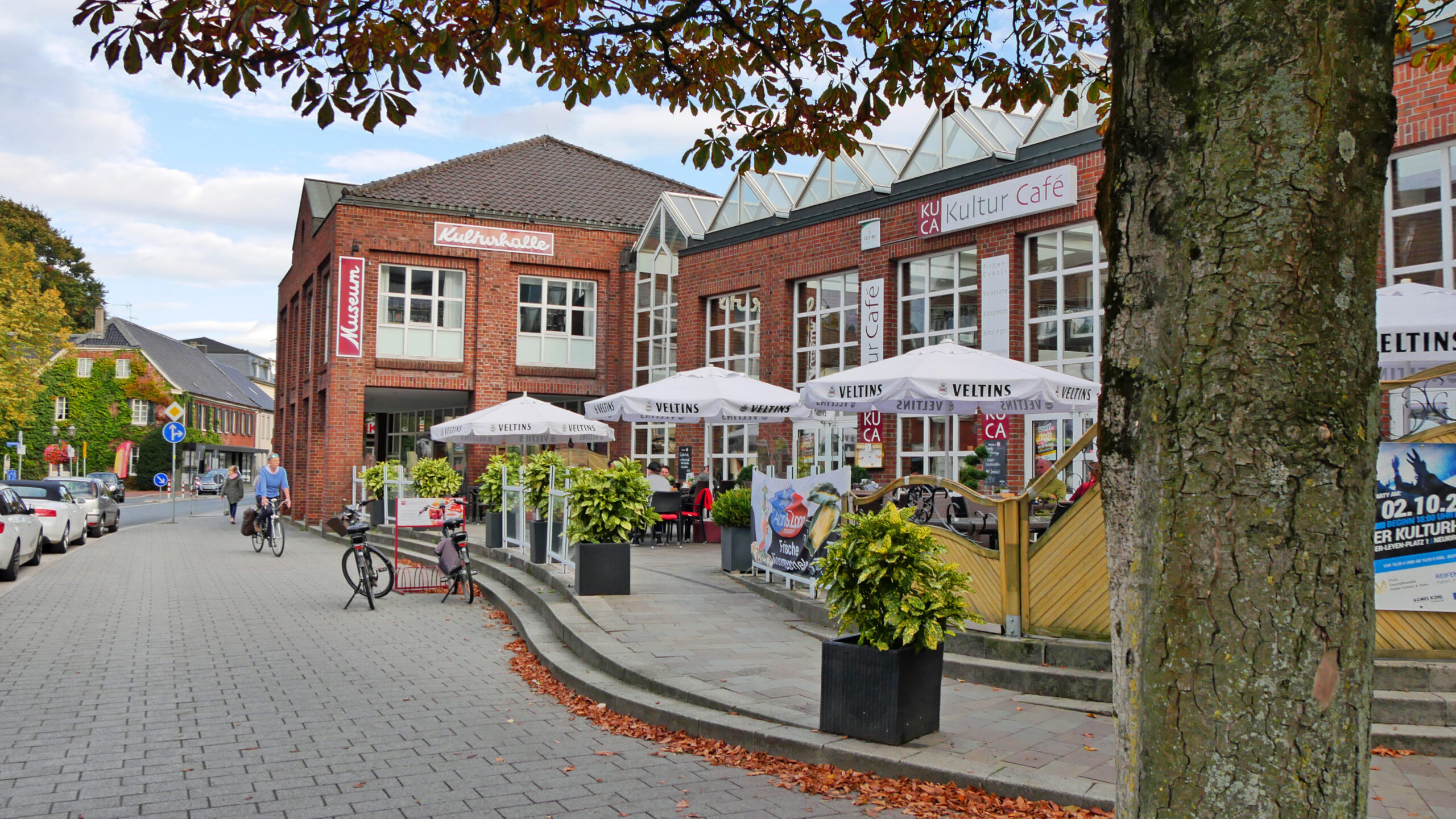 Gebäude mit Terrasse